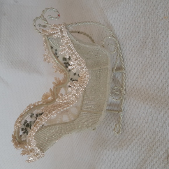 Set of Victorian Ornaments - Picture 4 of 5